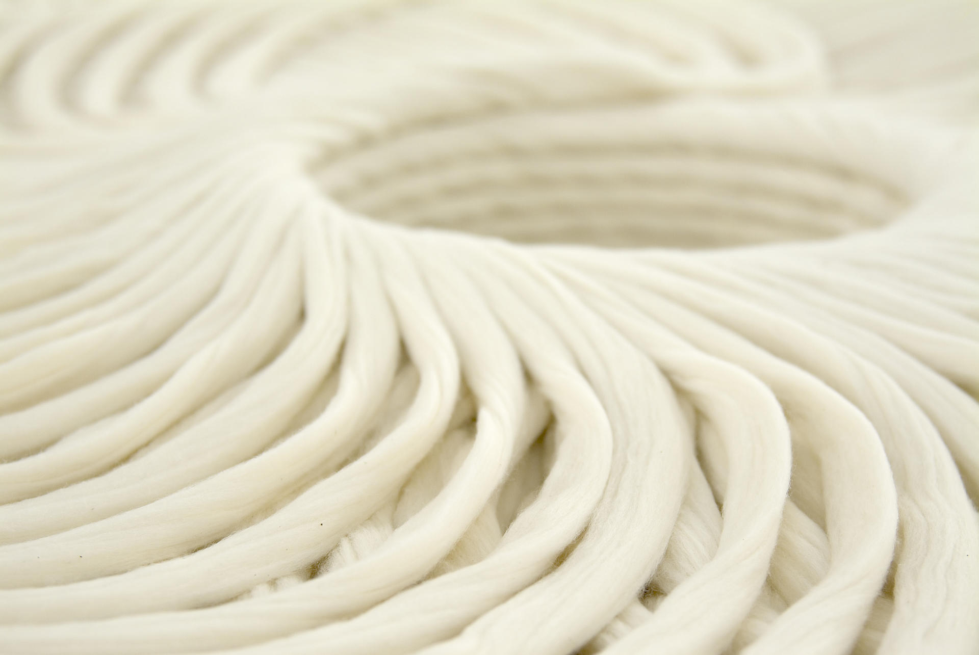 Combed sliver for textile spinning